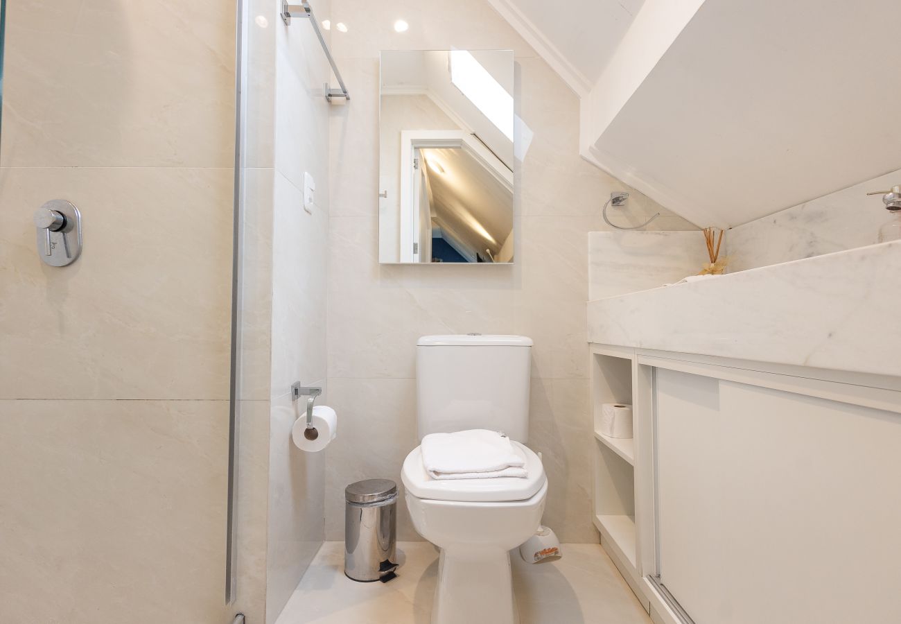 Apartamento em Gramado - Dúplex 4 quartos-3 suítes-4 ban, 350 m rua coberta