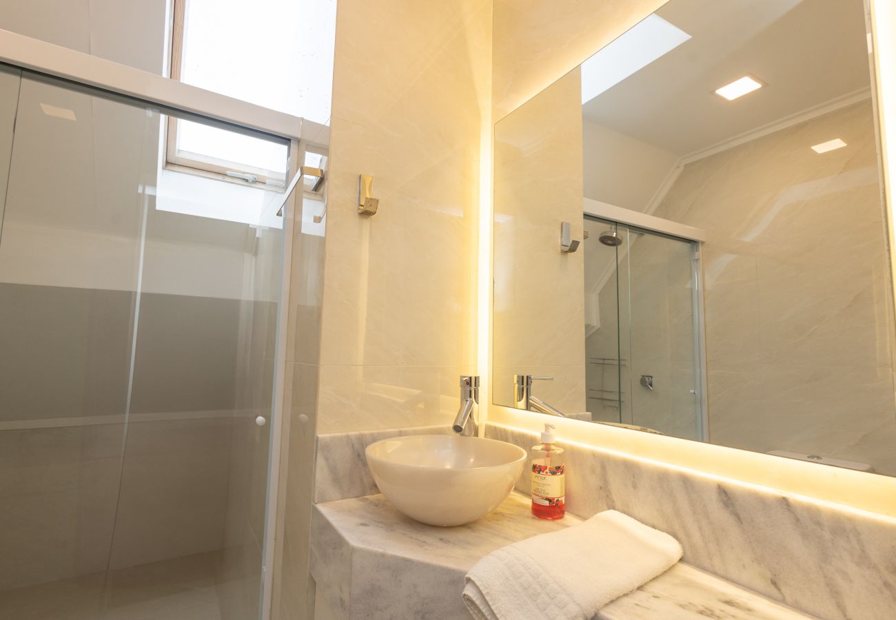 Apartamento em Gramado - Dúplex 4 quartos-3 suítes-4 ban, 350 m rua coberta