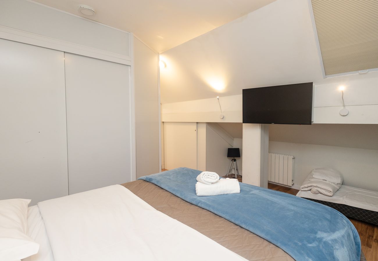 Apartamento em Gramado - Dúplex 4 quartos-3 suítes-4 ban, 350 m rua coberta