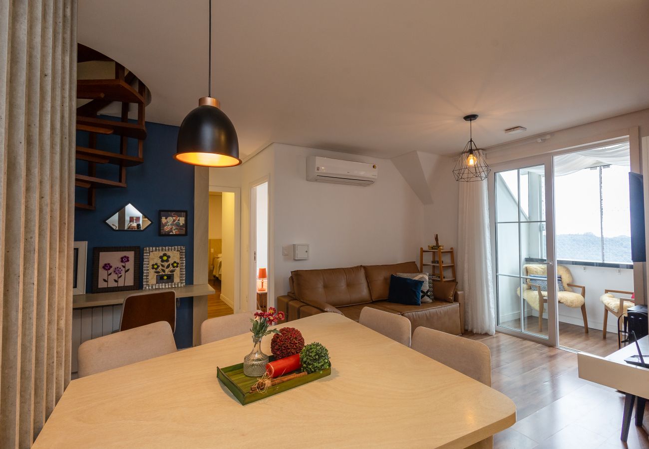Apartamento em Gramado - Dúplex 4 quartos-3 suítes-4 ban, 350 m rua coberta