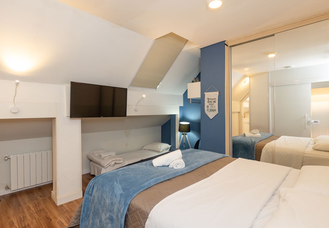 Apartamento em Gramado - Dúplex 4 quartos-3 suítes-4 ban, 350 m rua coberta