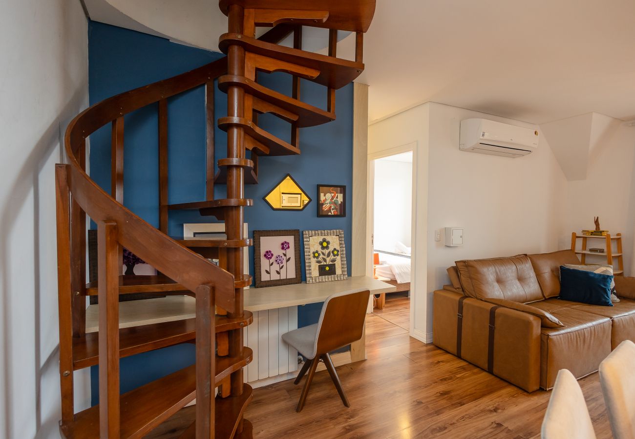 Apartamento em Gramado - Dúplex 4 quartos-3 suítes-4 ban, 350 m rua coberta