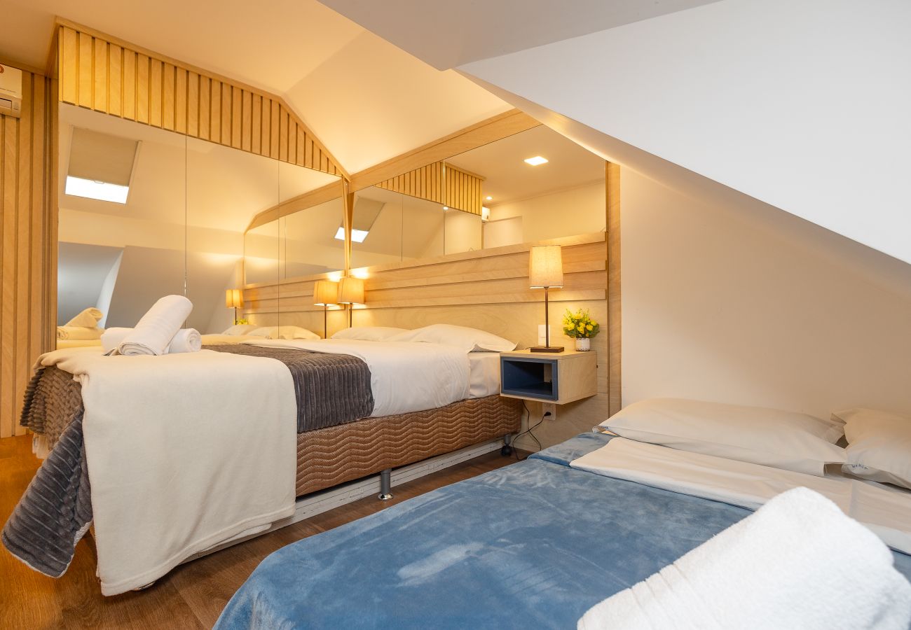 Apartamento em Gramado - Dúplex 4 quartos-3 suítes-4 ban, 350 m rua coberta