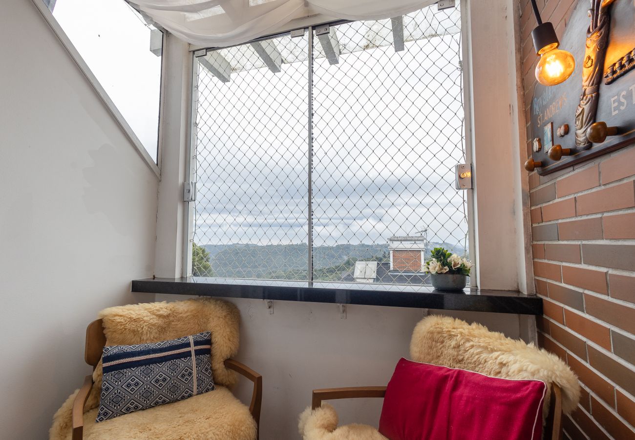 Apartamento em Gramado - Dúplex 4 quartos-3 suítes-4 ban, 350 m rua coberta