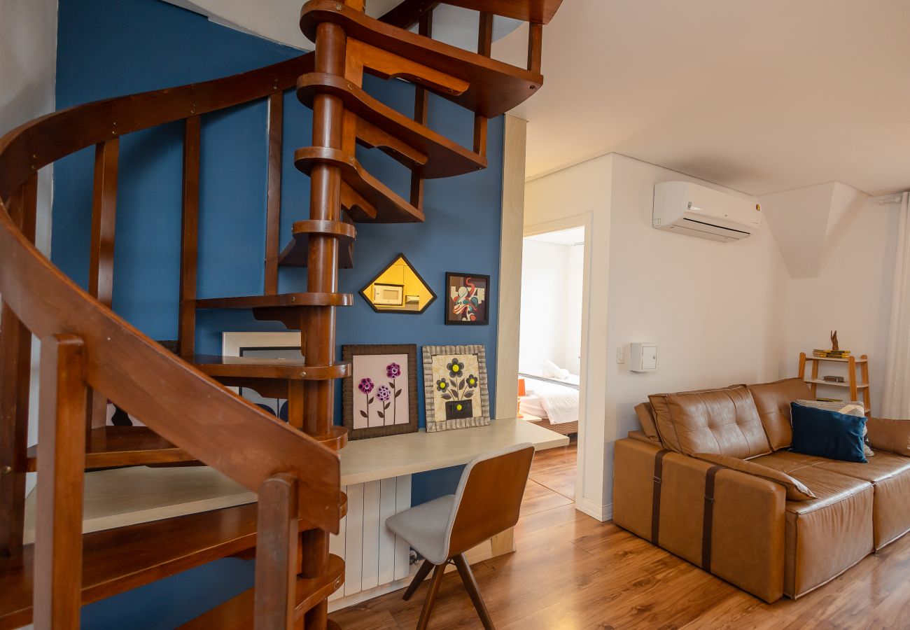 Apartamento em Gramado - Dúplex 4 quartos-3 suítes-4 ban, 350 m rua coberta