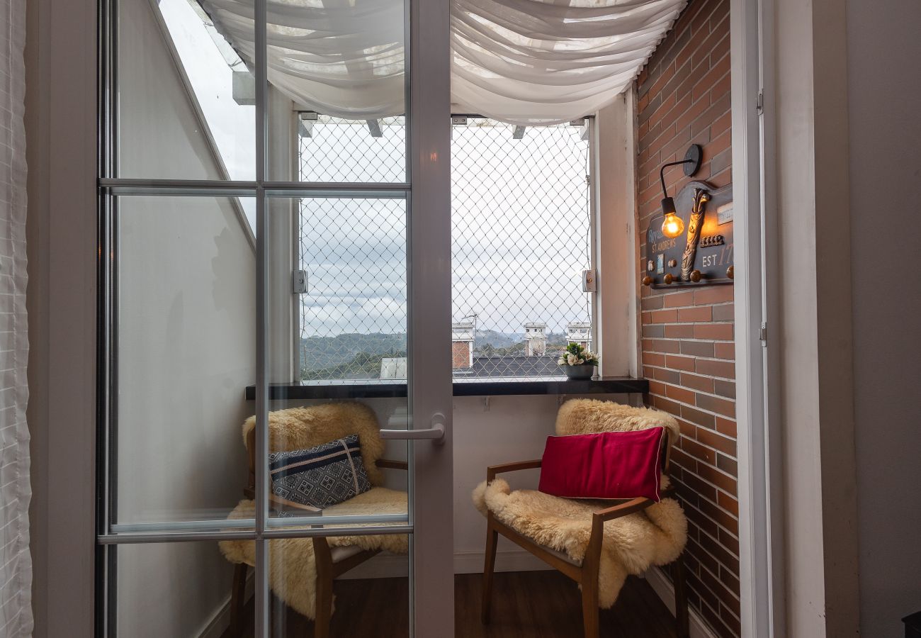 Apartamento em Gramado - Dúplex 4 quartos-3 suítes-4 ban, 350 m rua coberta