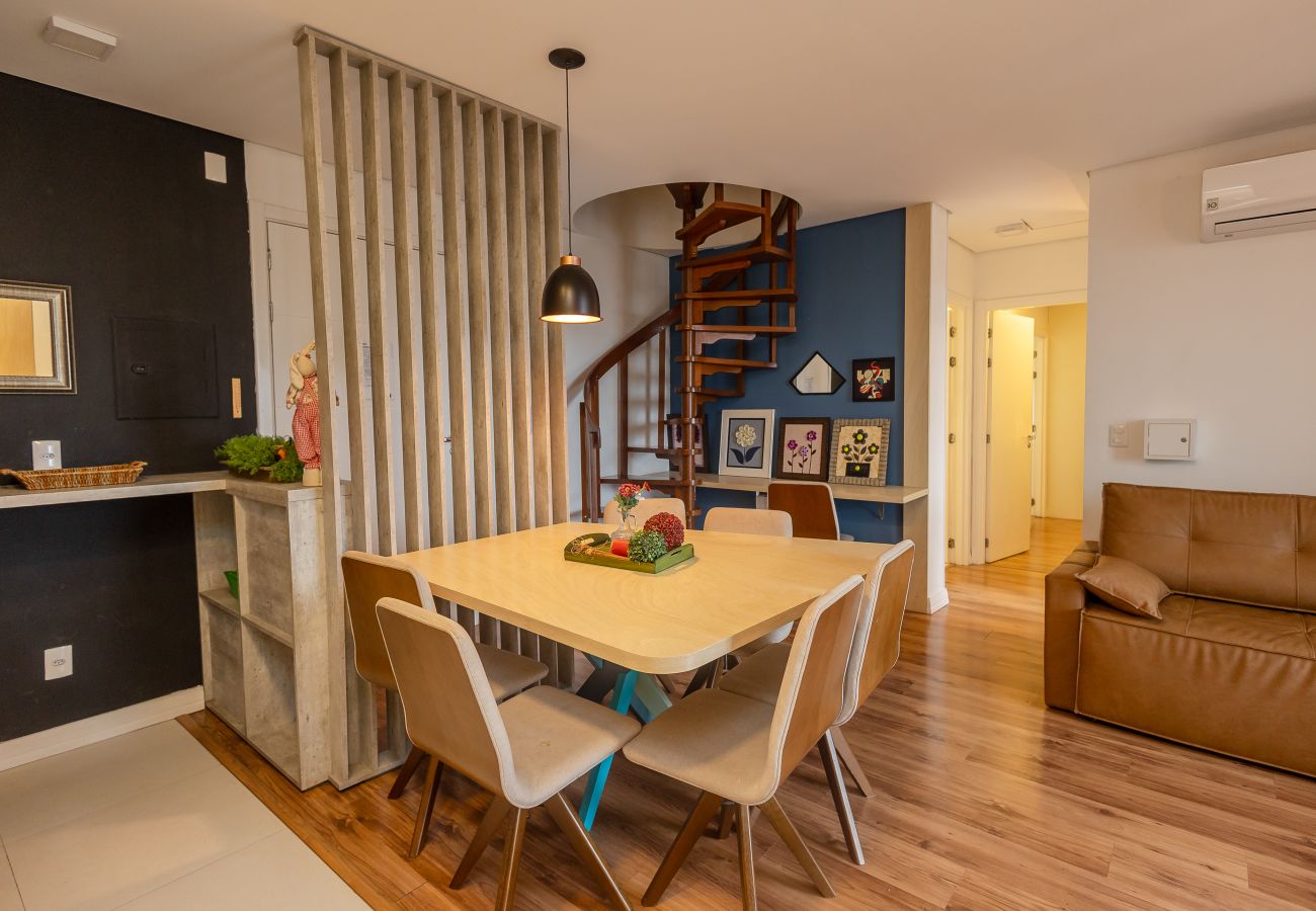 Apartamento em Gramado - Dúplex 4 quartos-3 suítes-4 ban, 350 m rua coberta