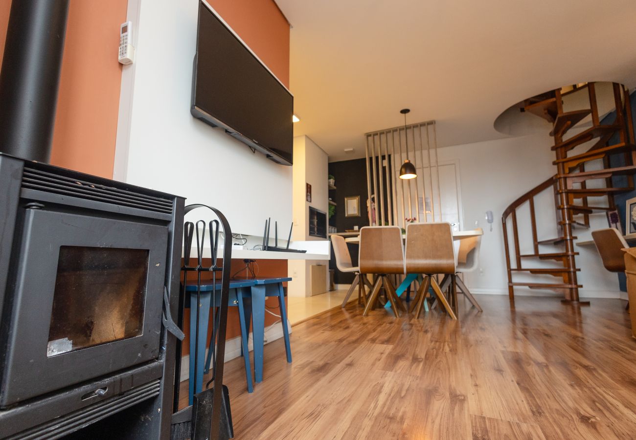Apartamento em Gramado - Dúplex 4 quartos-3 suítes-4 ban, 350 m rua coberta
