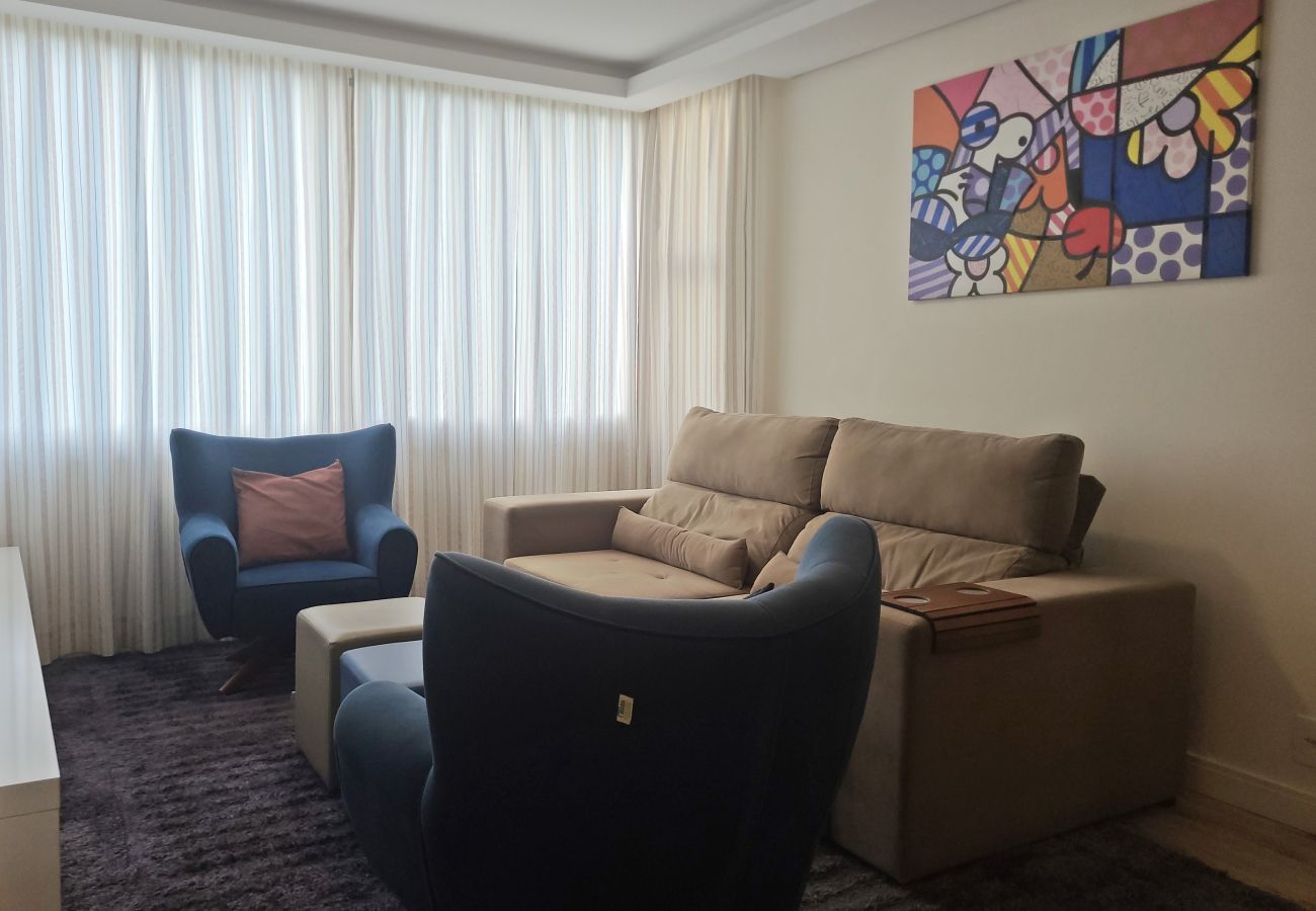 Apartamento em Gramado - Apto 2 suítes Alto Padrão a 500 m da Rua Coberta