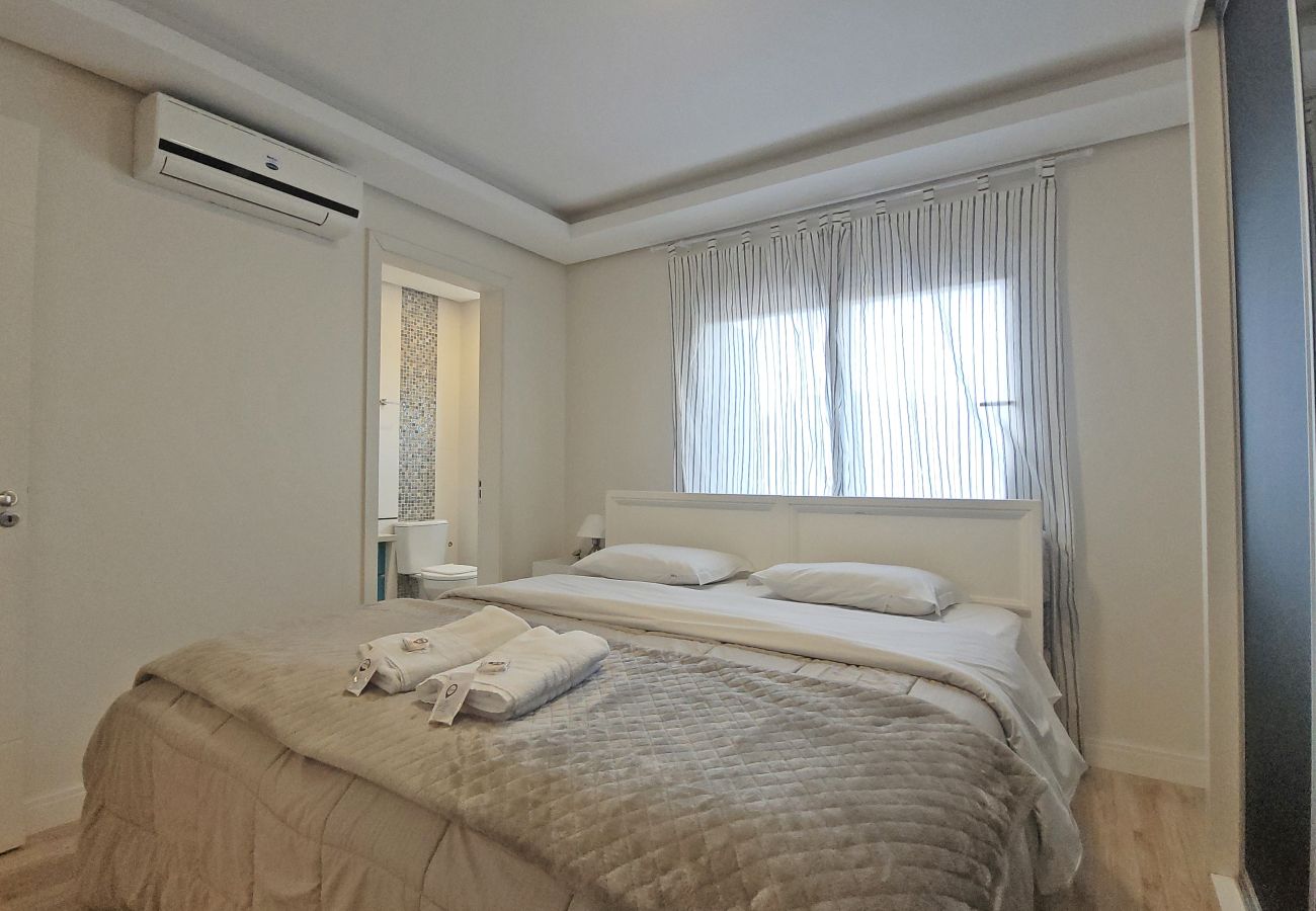Apartamento em Gramado - Apto 2 suítes Alto Padrão a 500 m da Rua Coberta