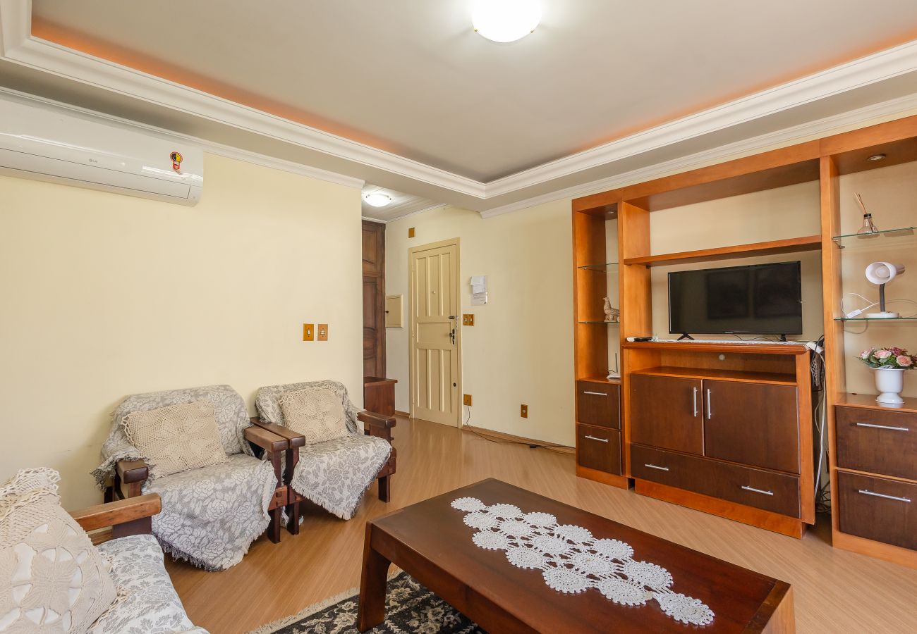 Apartamento em Gramado - Quatro Dormitórios (1 suíte) a 80 m da Rua Coberta
