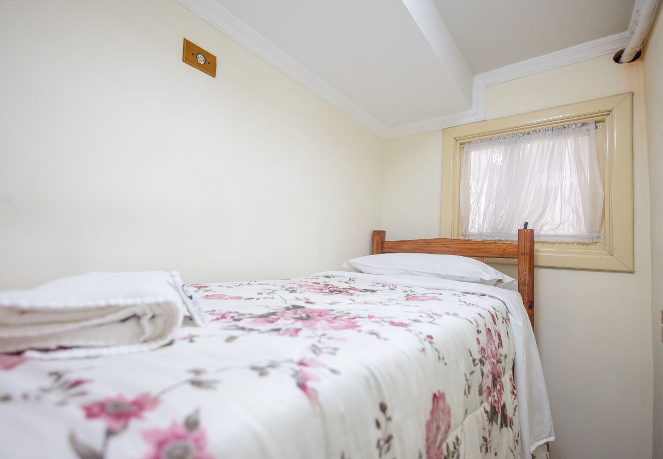 Apartamento em Gramado - Quatro Dormitórios (1 suíte) a 80 m da Rua Coberta