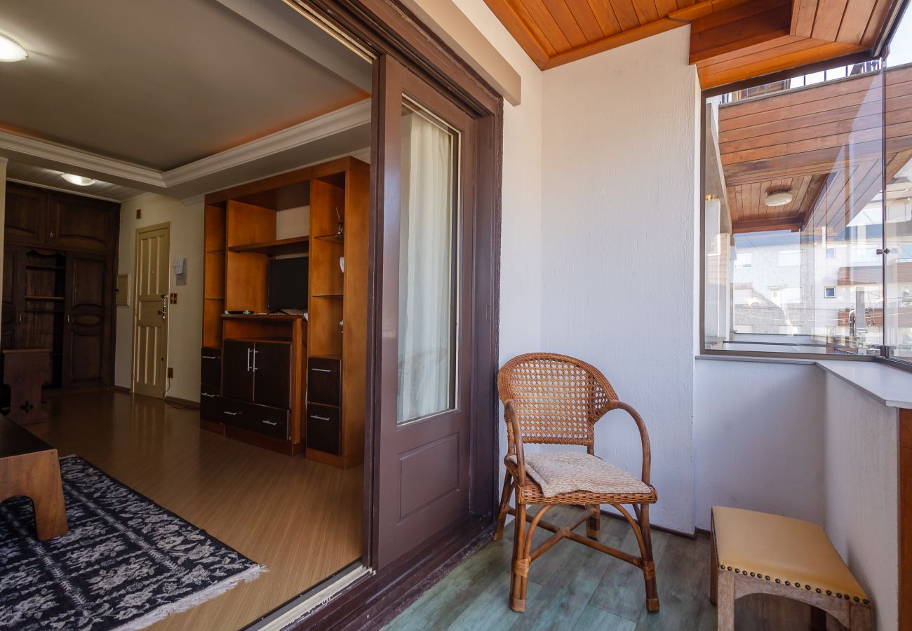 Apartamento em Gramado - Quatro Dormitórios (1 suíte) a 80 m da Rua Coberta