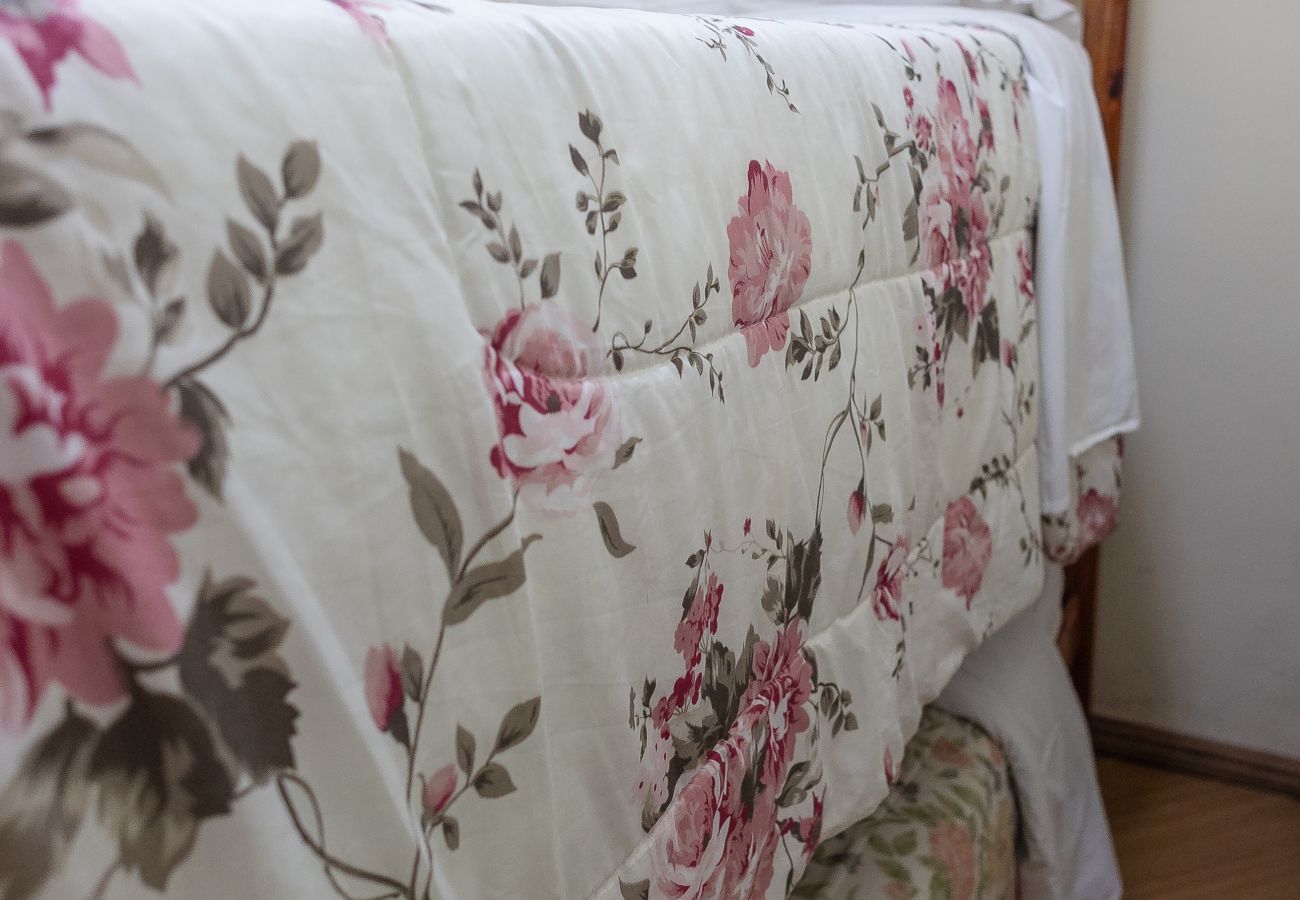 Apartamento em Gramado - Quatro Dormitórios (1 suíte) a 80 m da Rua Coberta