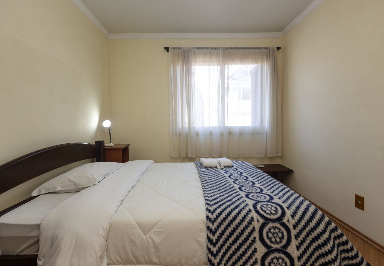 Apartamento em Gramado - Quatro Dormitórios (1 suíte) a 80 m da Rua Coberta