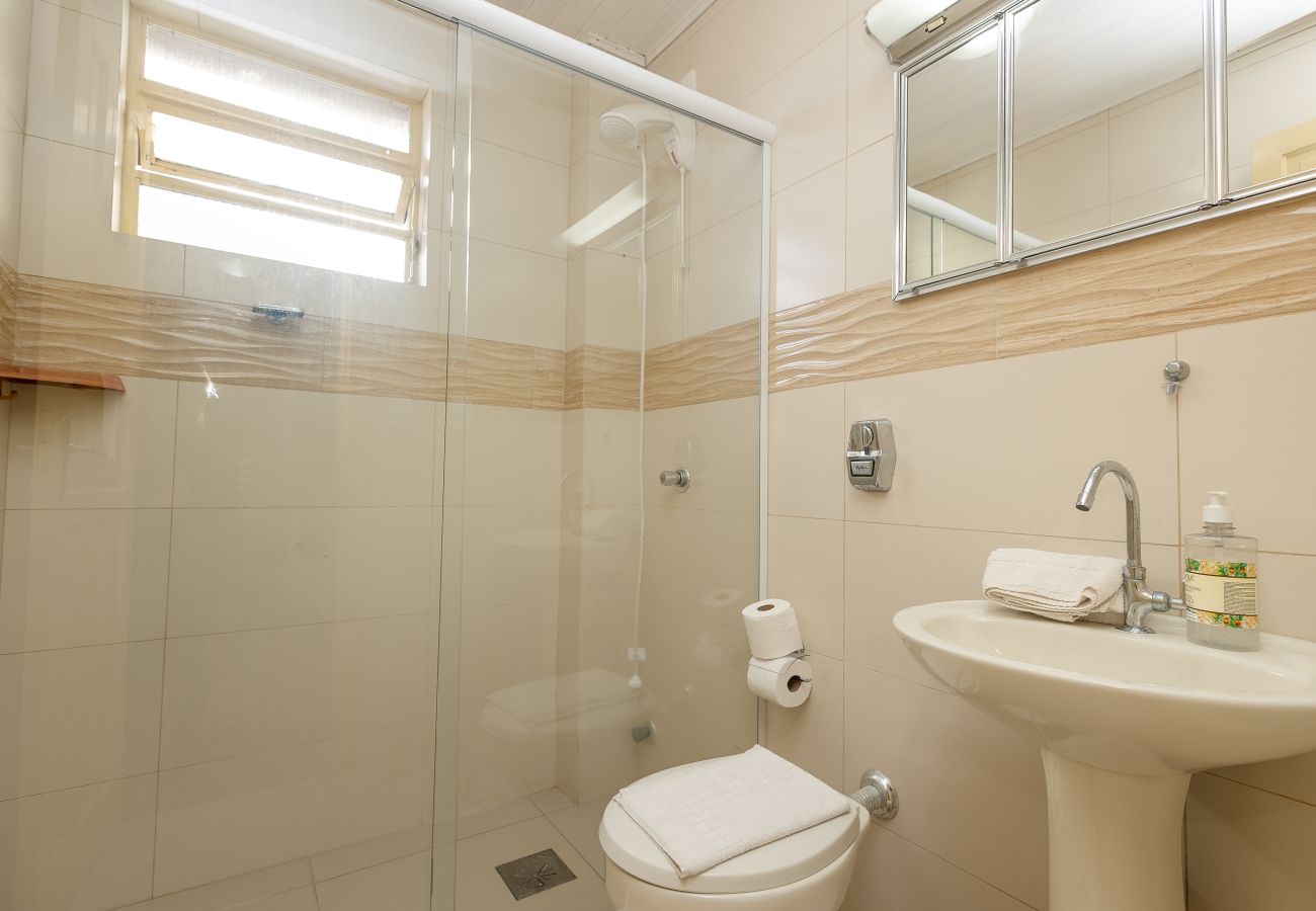 Apartamento em Gramado - Quatro Dormitórios (1 suíte) a 80 m da Rua Coberta