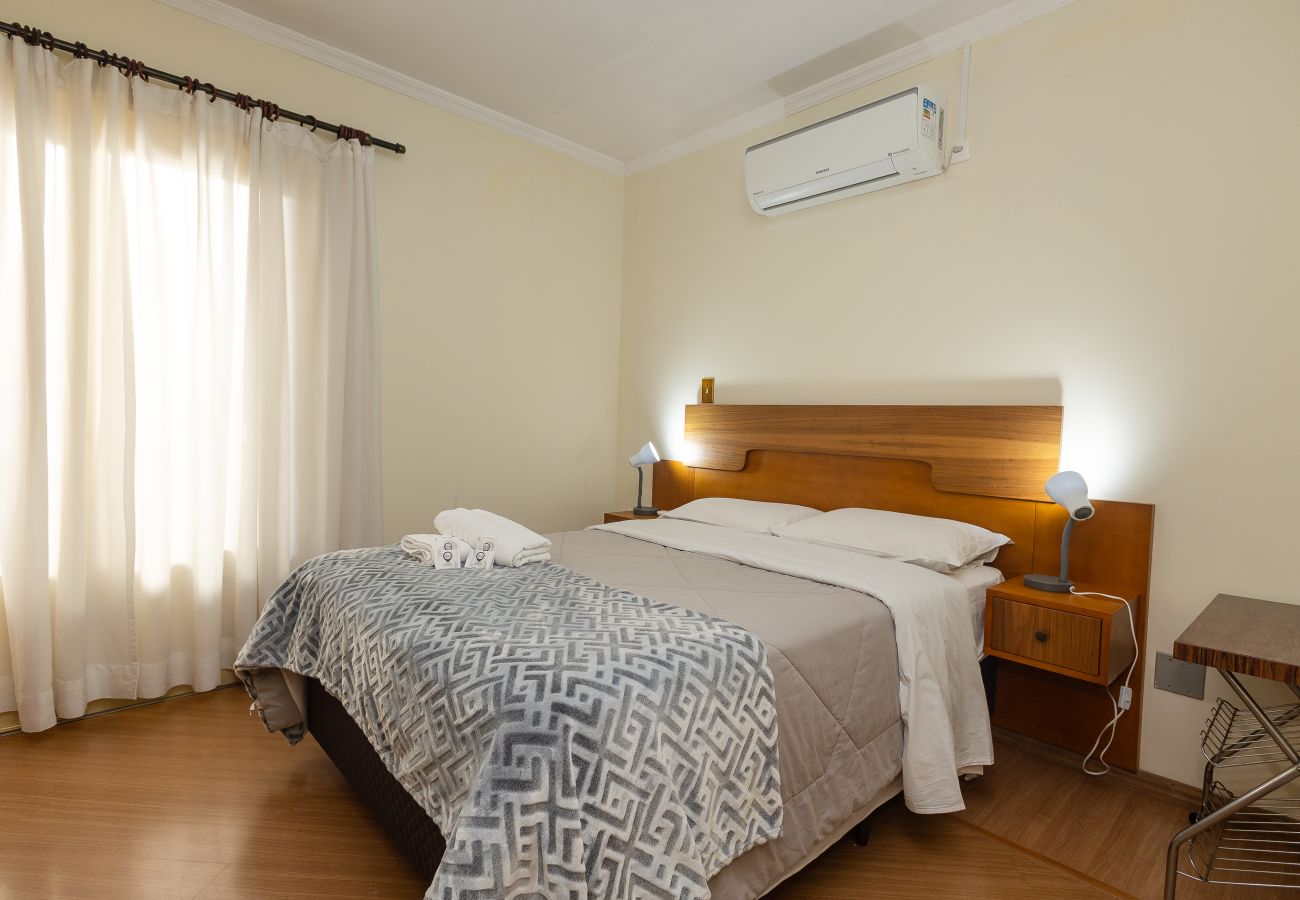 Apartamento em Gramado - Quatro Dormitórios (1 suíte) a 80 m da Rua Coberta