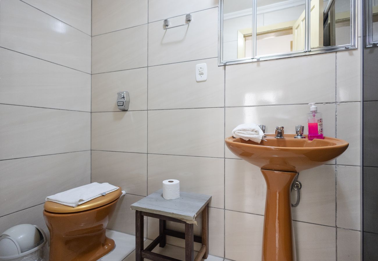 Apartamento em Gramado - Quatro Dormitórios (1 suíte) a 80 m da Rua Coberta