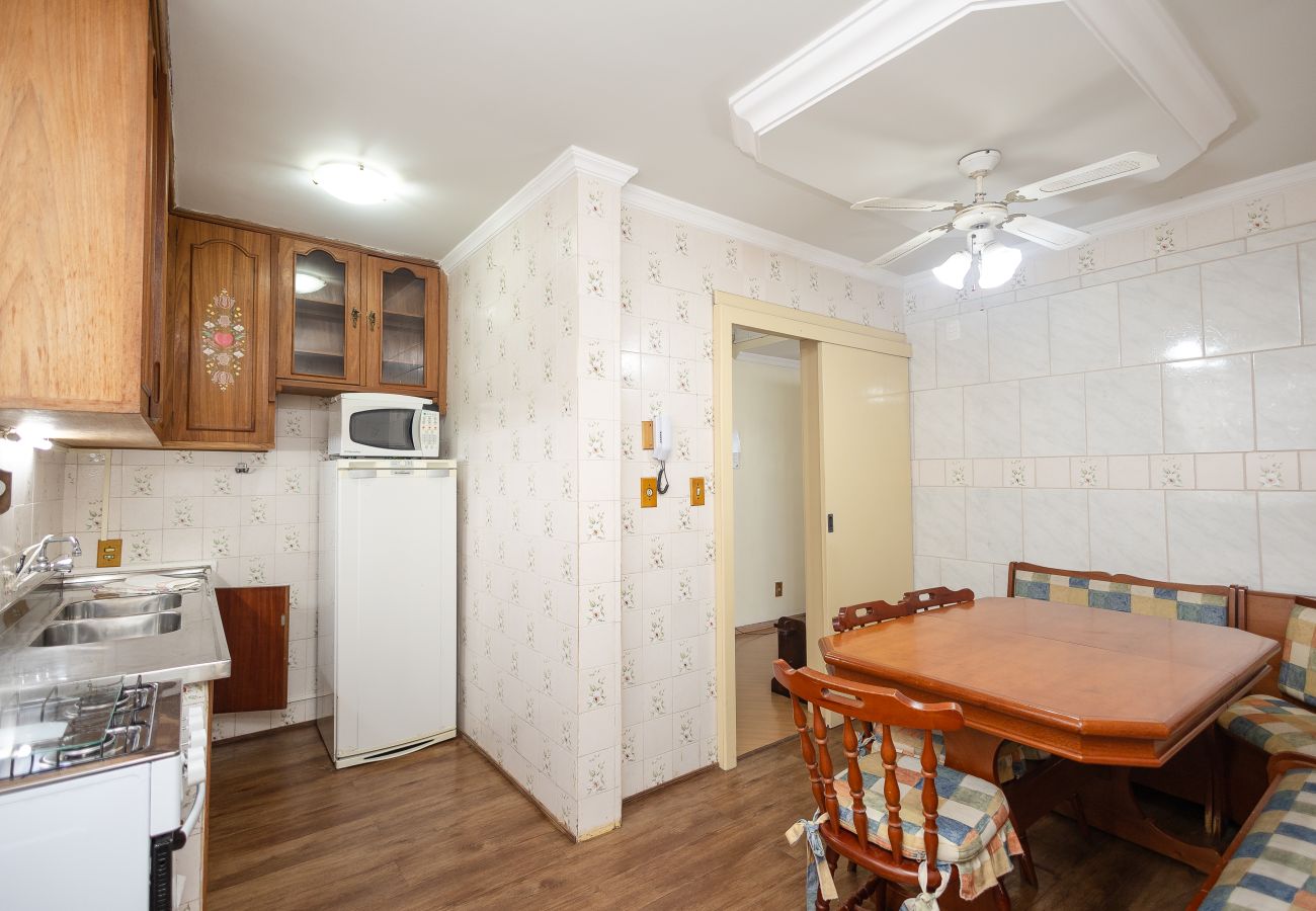 Apartamento em Gramado - Quatro Dormitórios (1 suíte) a 80 m da Rua Coberta