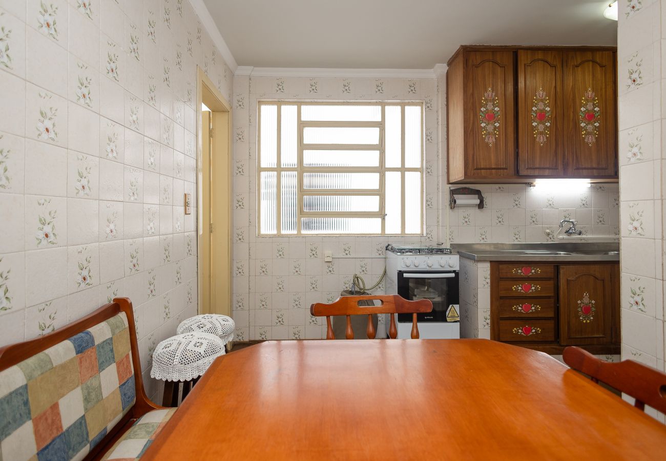 Apartamento em Gramado - Quatro Dormitórios (1 suíte) a 80 m da Rua Coberta