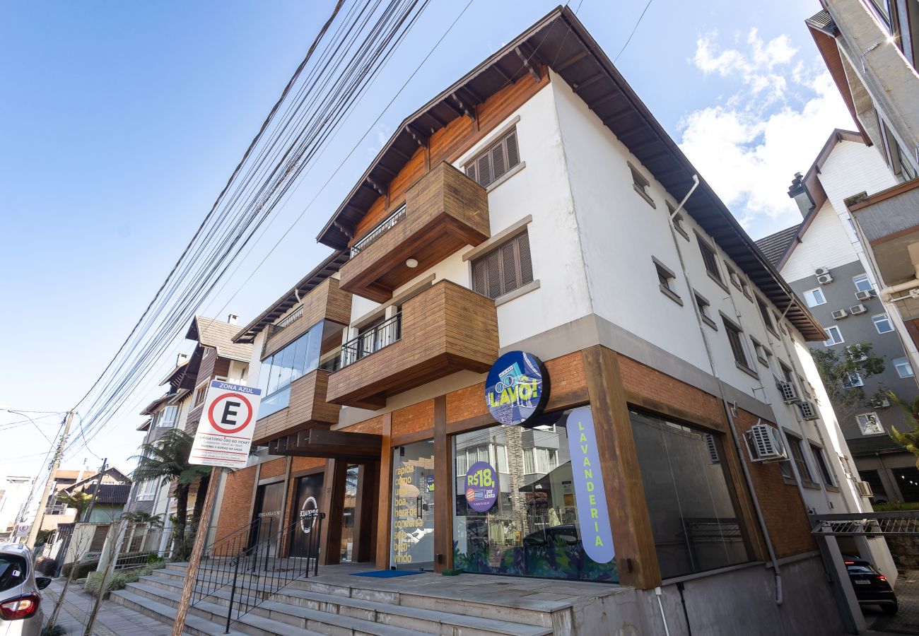 Apartamento em Gramado - Quatro Dormitórios (1 suíte) a 80 m da Rua Coberta