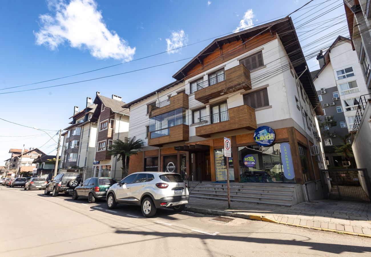 Apartamento em Gramado - Quatro Dormitórios (1 suíte) a 80 m da Rua Coberta