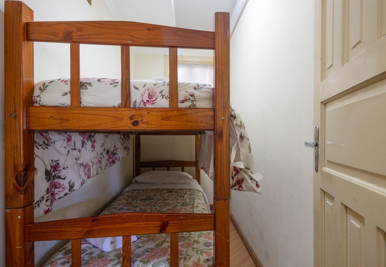 Apartamento em Gramado - Quatro Dormitórios (1 suíte) a 80 m da Rua Coberta