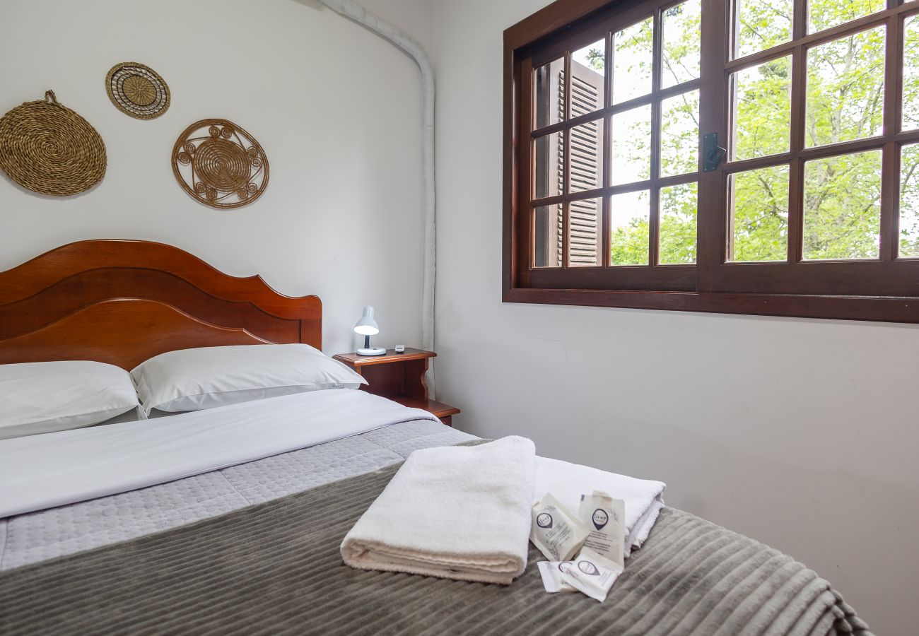 Apartamento em Gramado - 1 Dormitório Acolhedor a 80m do Lago Negro