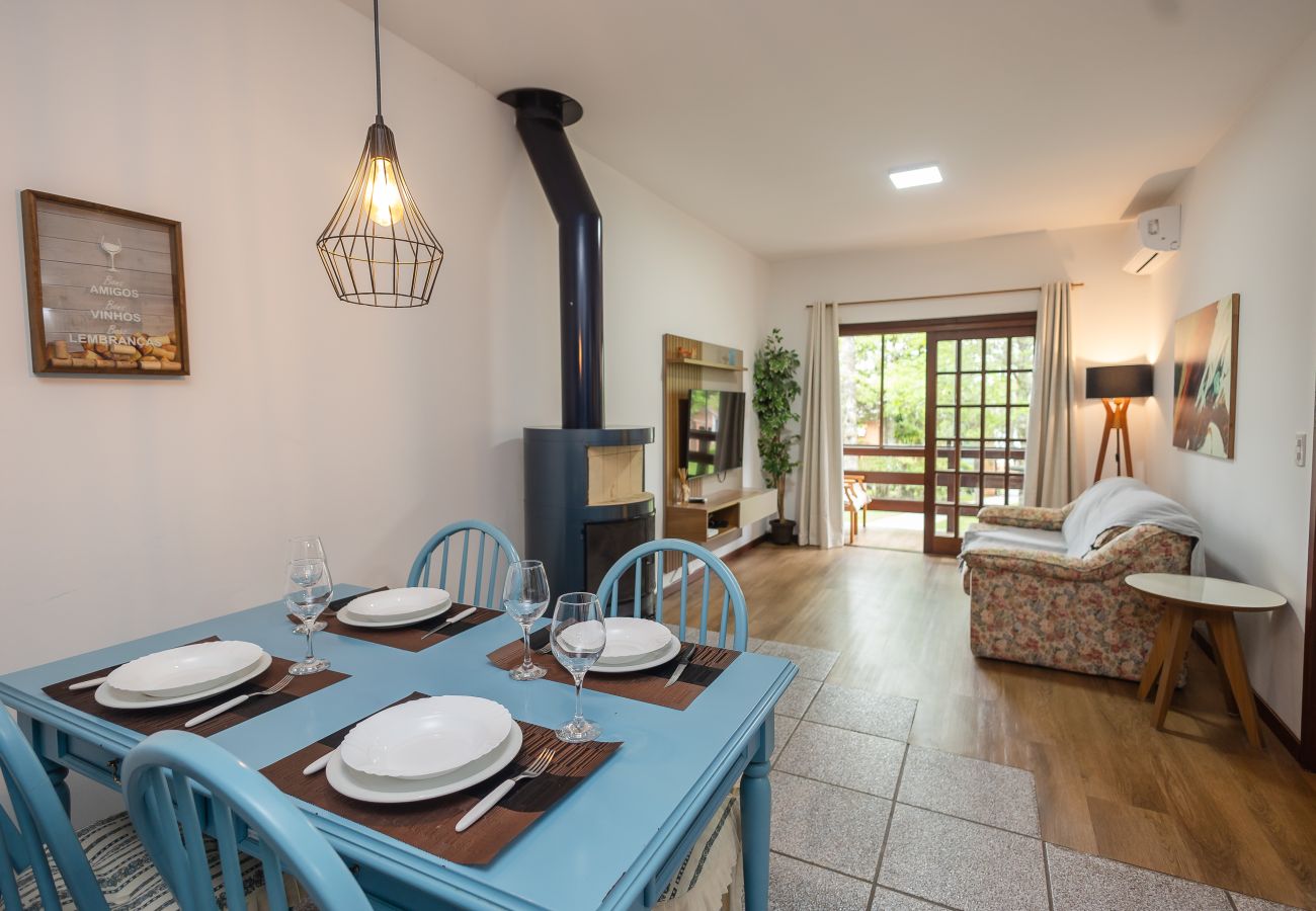 Apartamento em Gramado - 1 Dormitório Acolhedor a 80m do Lago Negro