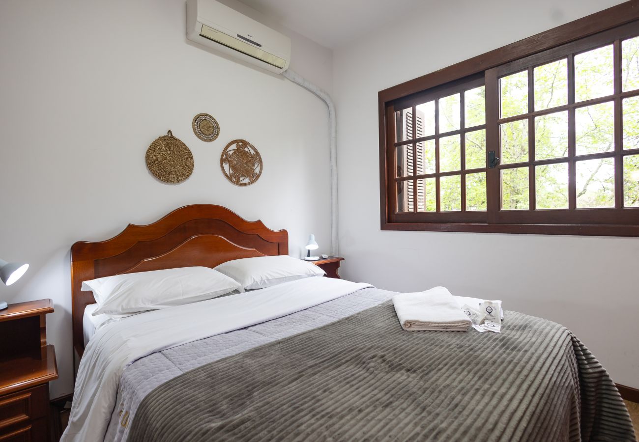 Apartamento em Gramado - 1 Dormitório Acolhedor a 80m do Lago Negro