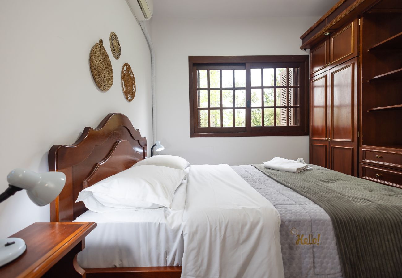 Apartamento em Gramado - 1 Dormitório Acolhedor a 80m do Lago Negro