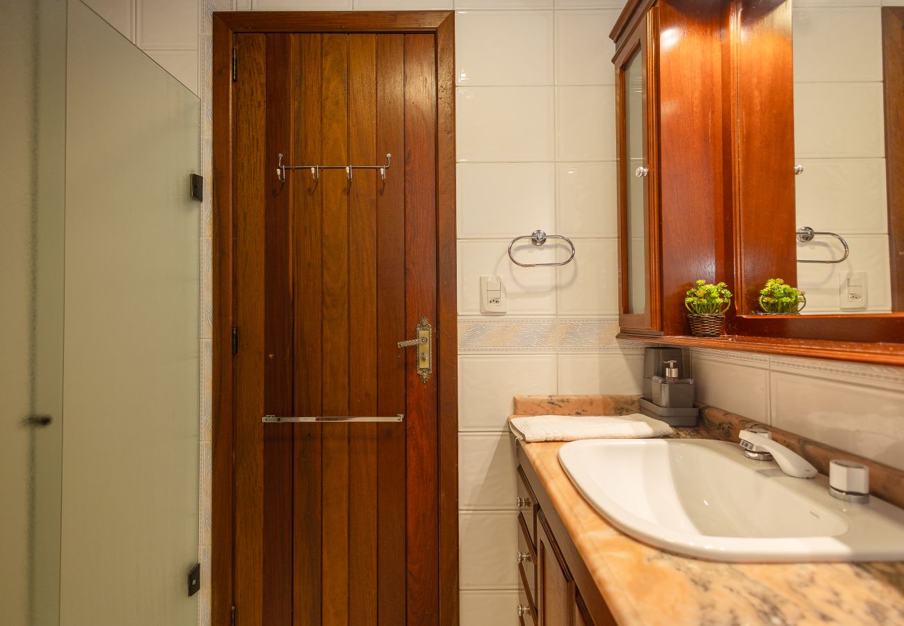 Apartamento em Gramado - 1 Dormitório Acolhedor a 80m do Lago Negro