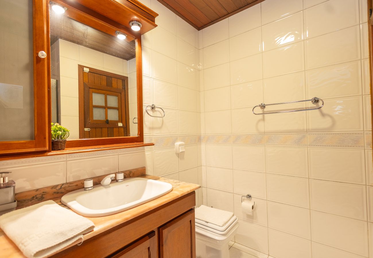 Apartamento em Gramado - 1 Dormitório Acolhedor a 80m do Lago Negro