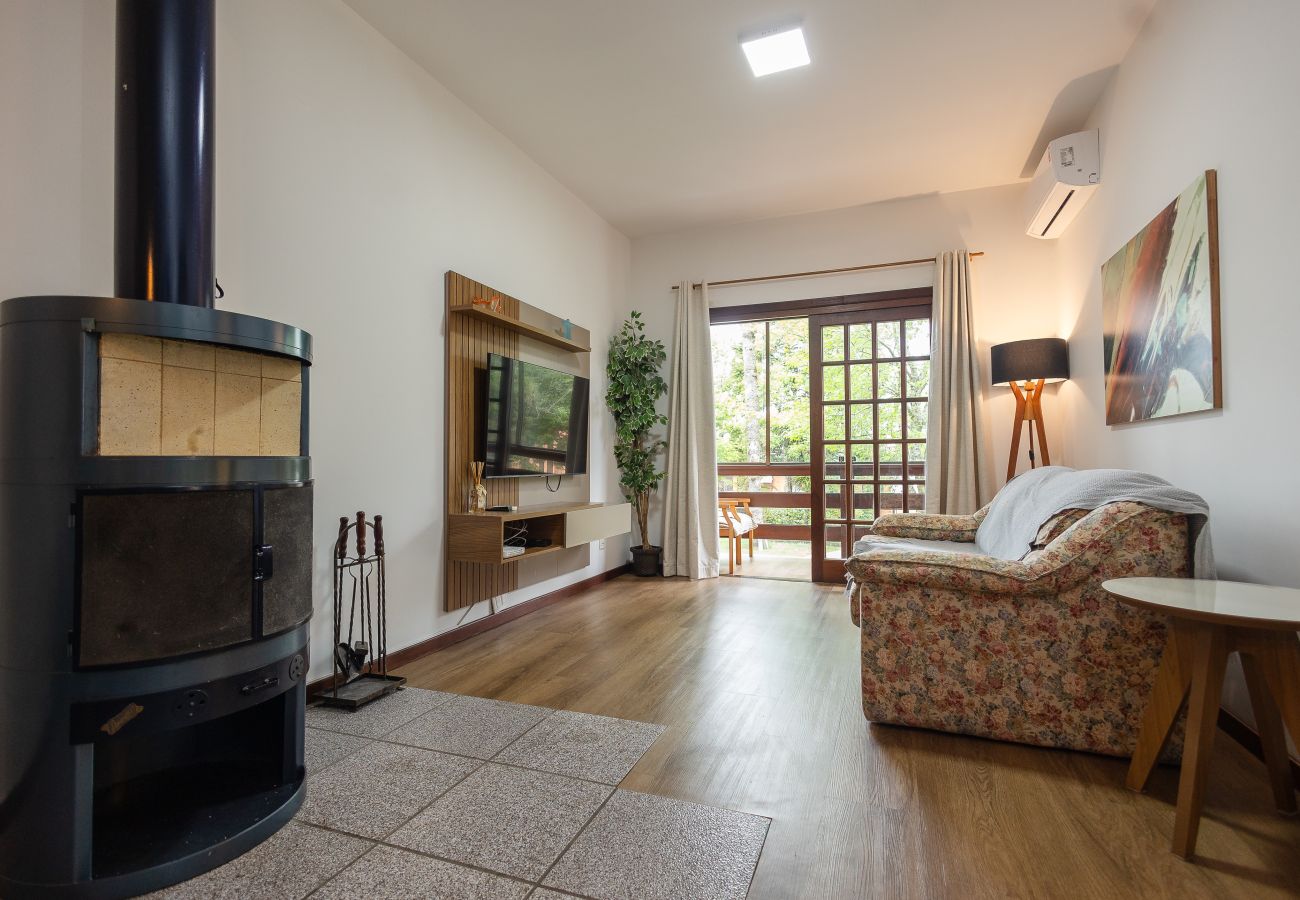 Apartamento em Gramado - 1 Dormitório Acolhedor a 80m do Lago Negro