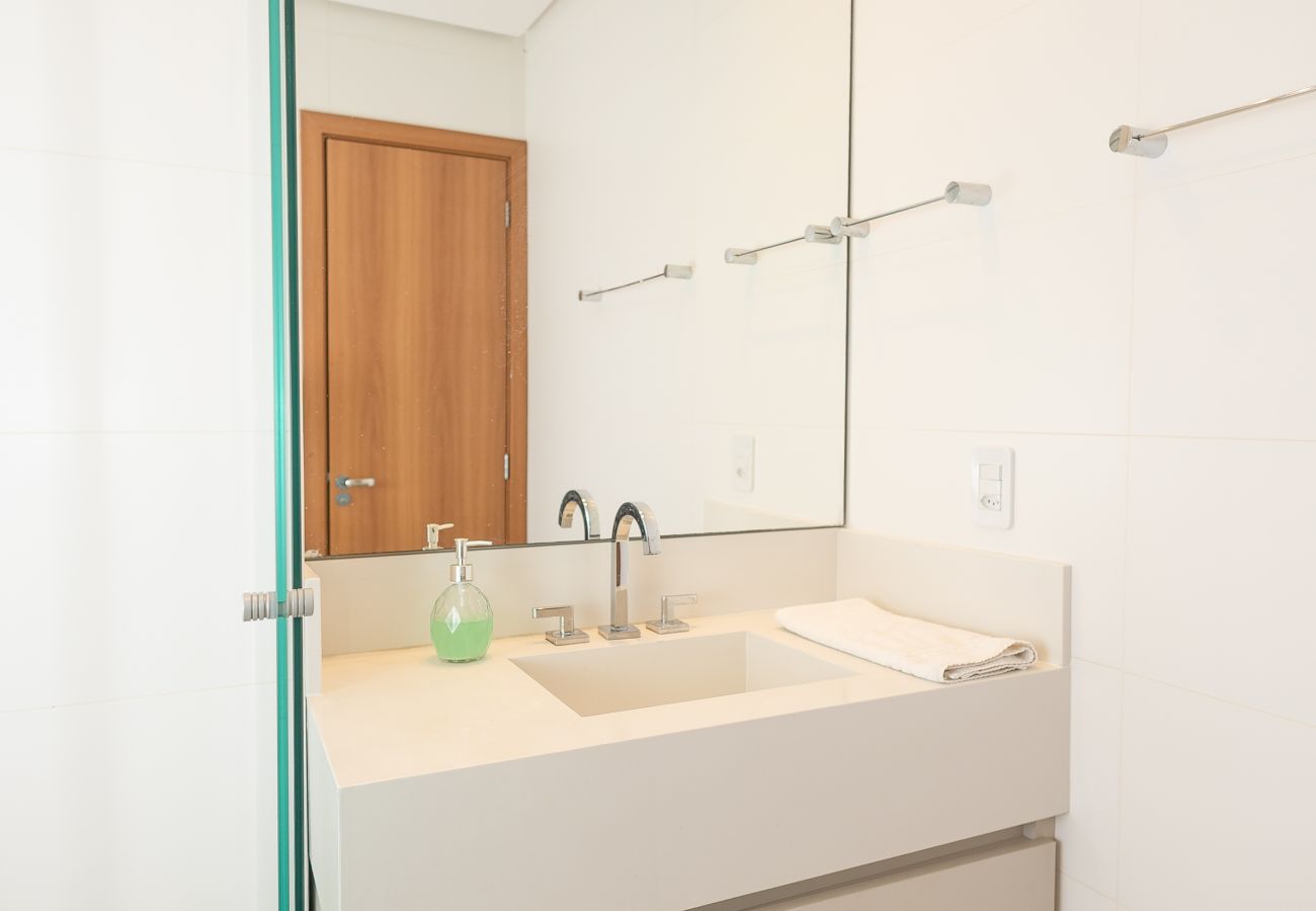 Apartamento em Gramado - Espaçoso Apto Alto Padrão 2 suítes junto ao centro