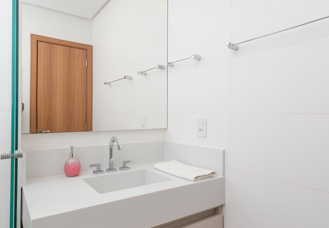 Apartamento em Gramado - Espaçoso Apto Alto Padrão 2 suítes junto ao centro