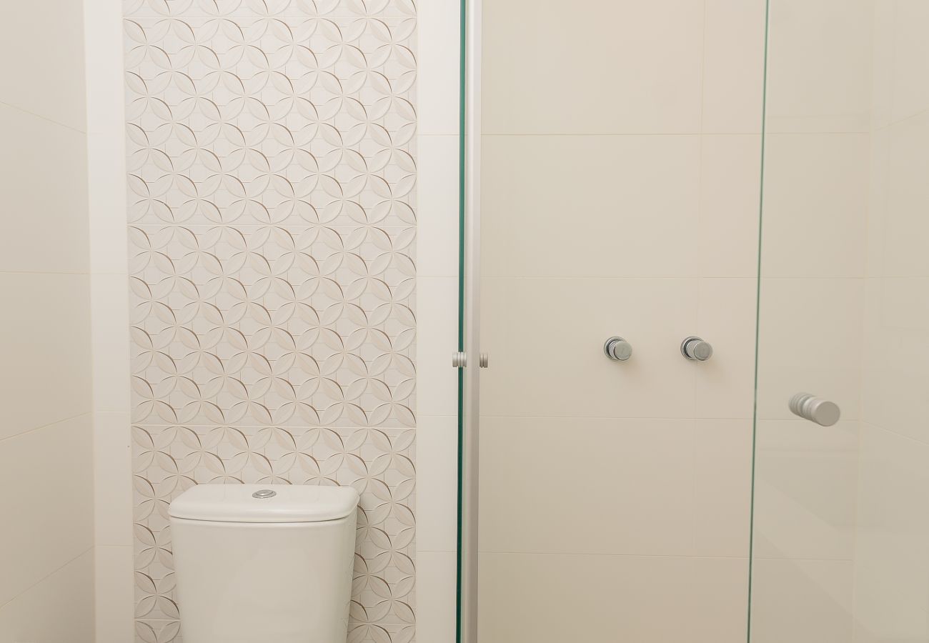 Apartamento em Gramado - Espaçoso Apto Alto Padrão 2 suítes junto ao centro