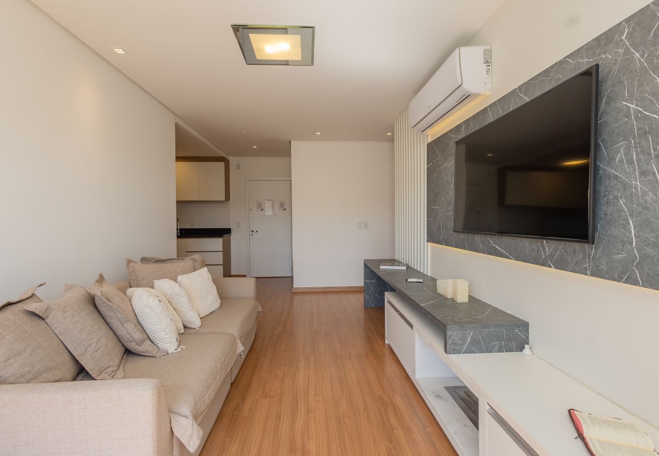 Apartamento em Gramado - Espaçoso Apto Alto Padrão 2 suítes junto ao centro