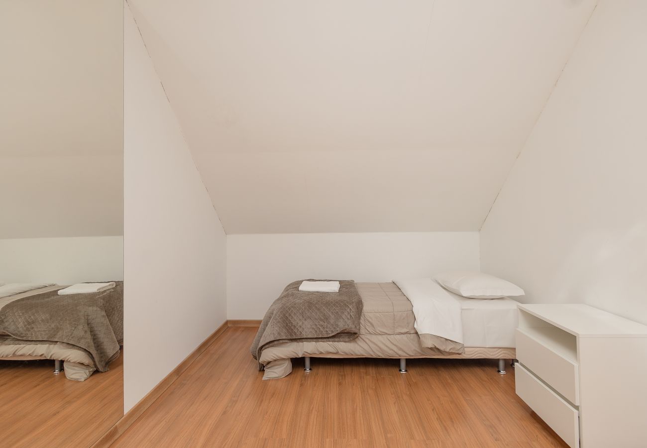 Apartamento em Gramado - Espaçoso Apto Alto Padrão 2 suítes junto ao centro