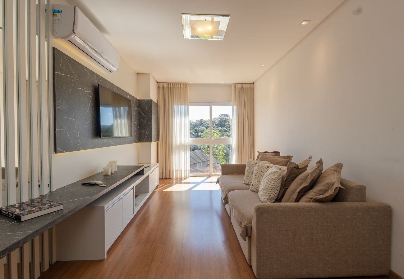 Apartamento em Gramado - Espaçoso Apto Alto Padrão 2 suítes junto ao centro