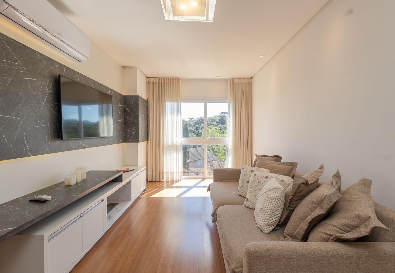 Apartamento em Gramado - Espaçoso Apto Alto Padrão 2 suítes junto ao centro