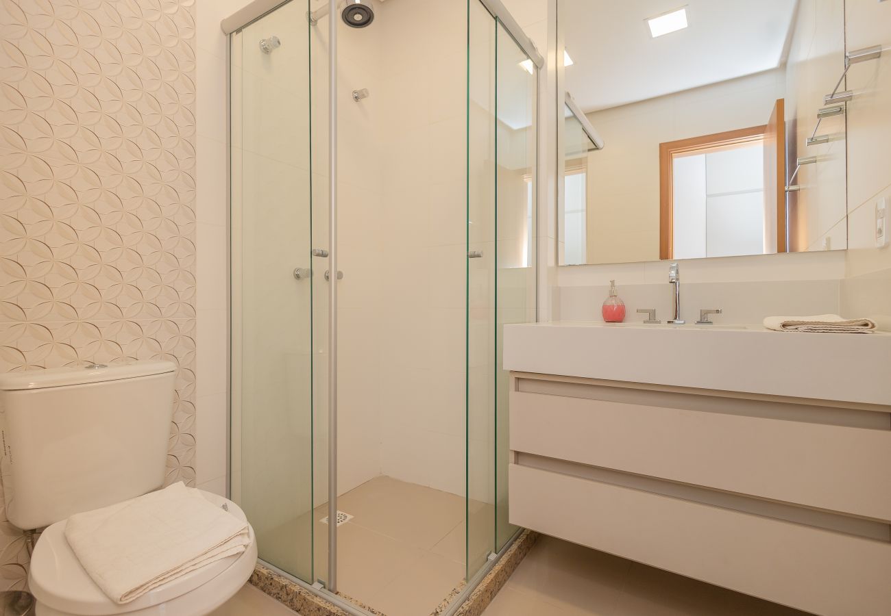 Apartamento em Gramado - Espaçoso Apto Alto Padrão 2 suítes junto ao centro