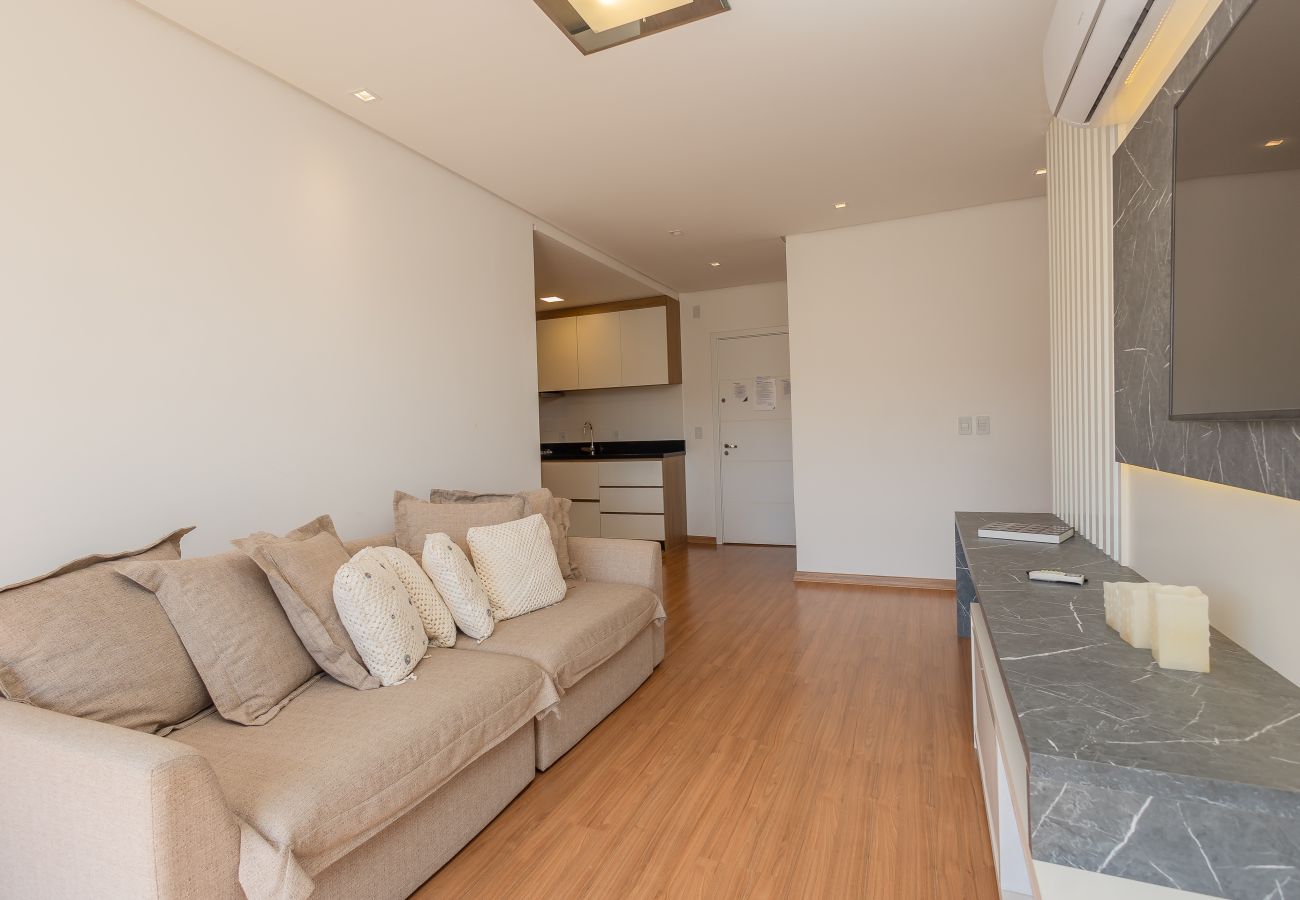 Apartamento em Gramado - Espaçoso Apto Alto Padrão 2 suítes junto ao centro