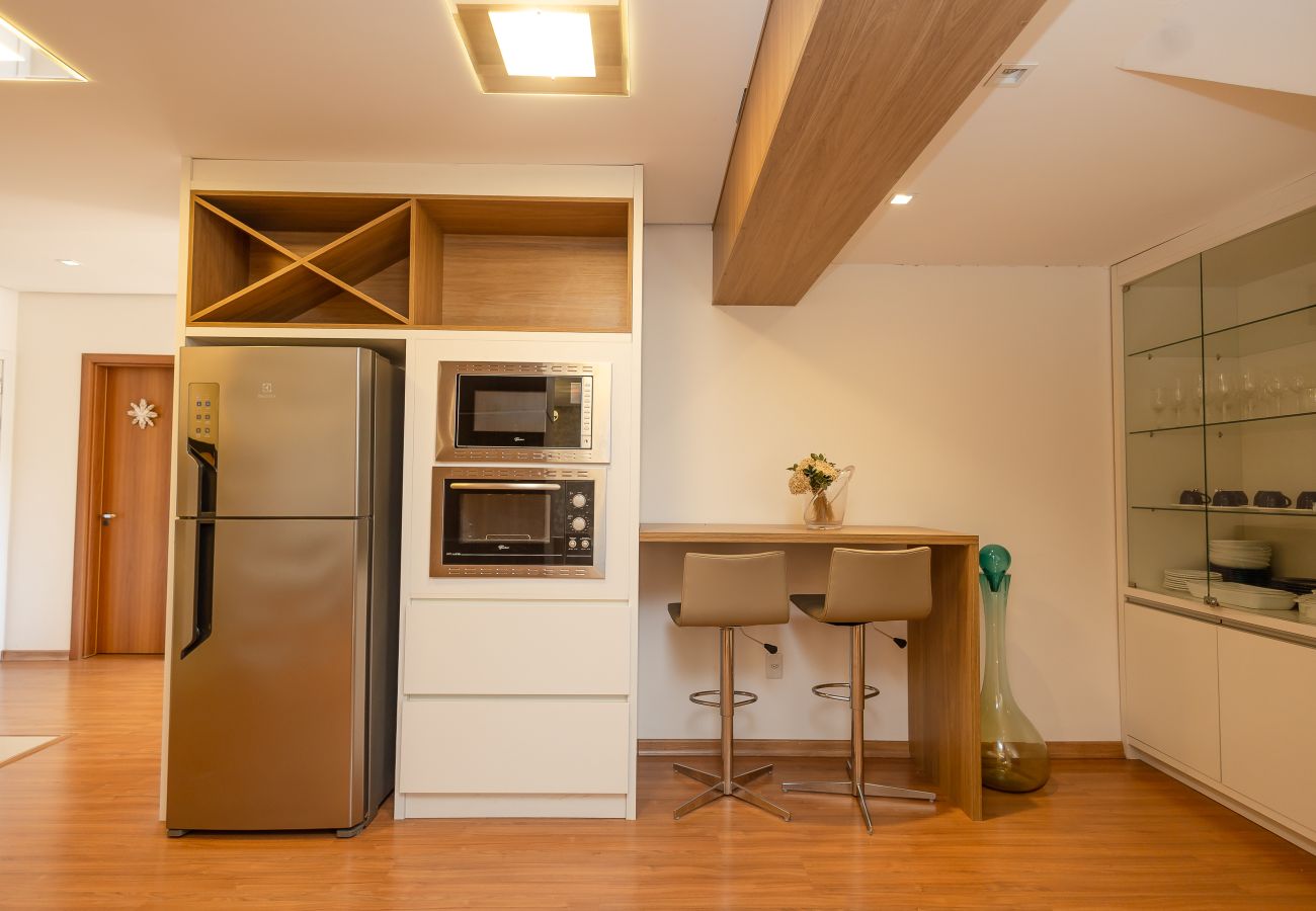 Apartamento em Gramado - Espaçoso Apto Alto Padrão 2 suítes junto ao centro