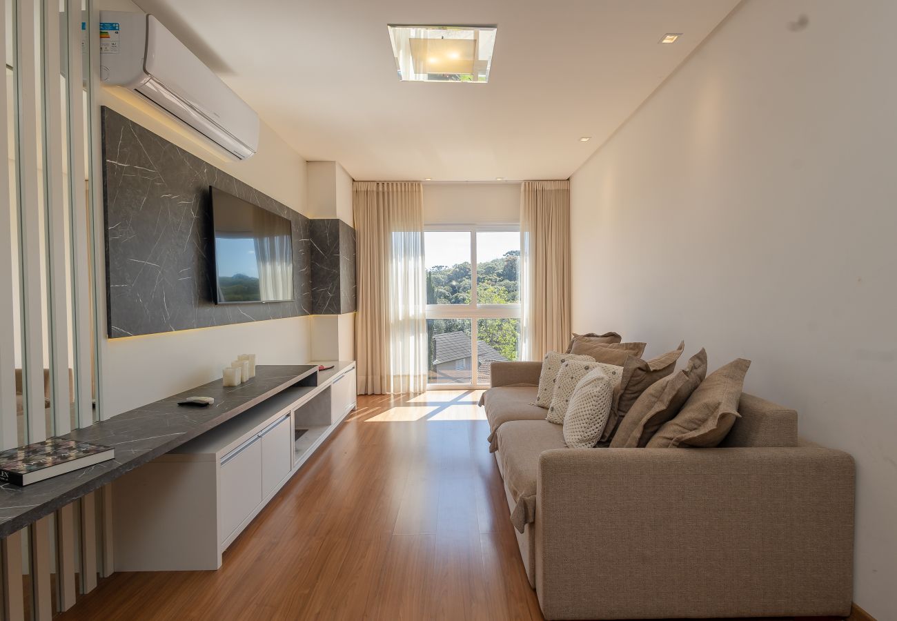 Apartamento em Gramado - Espaçoso Apto Alto Padrão 2 suítes junto ao centro