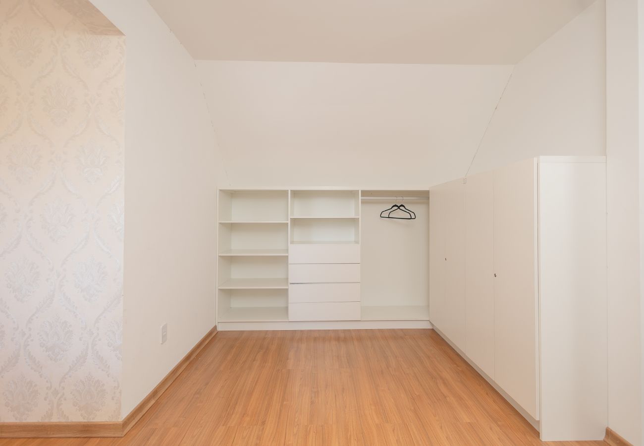 Apartamento em Gramado - Espaçoso Apto Alto Padrão 2 suítes junto ao centro