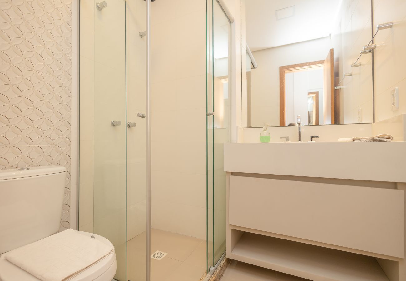 Apartamento em Gramado - Espaçoso Apto Alto Padrão 2 suítes junto ao centro