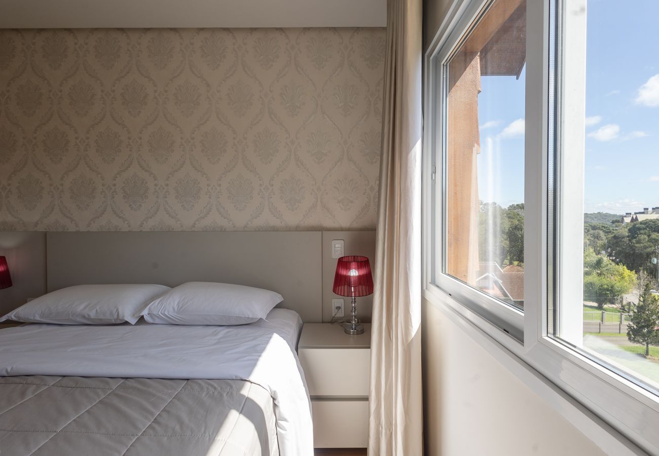 Apartamento em Gramado - Espaçoso Apto Alto Padrão 2 suítes junto ao centro