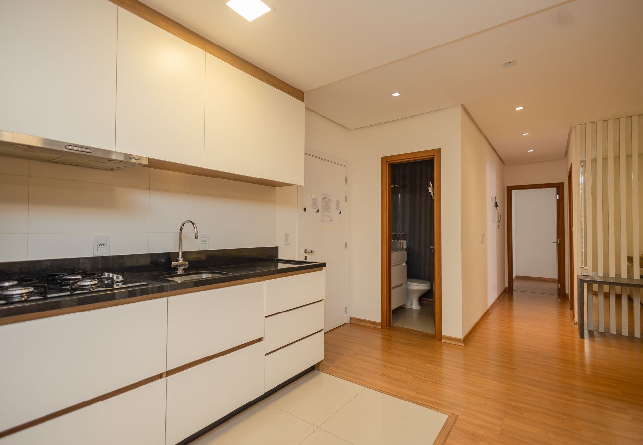 Apartamento em Gramado - Espaçoso Apto Alto Padrão 2 suítes junto ao centro