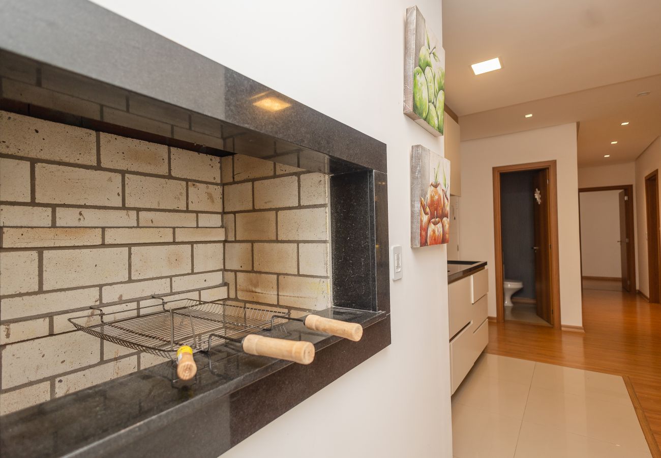 Apartamento em Gramado - Espaçoso Apto Alto Padrão 2 suítes junto ao centro